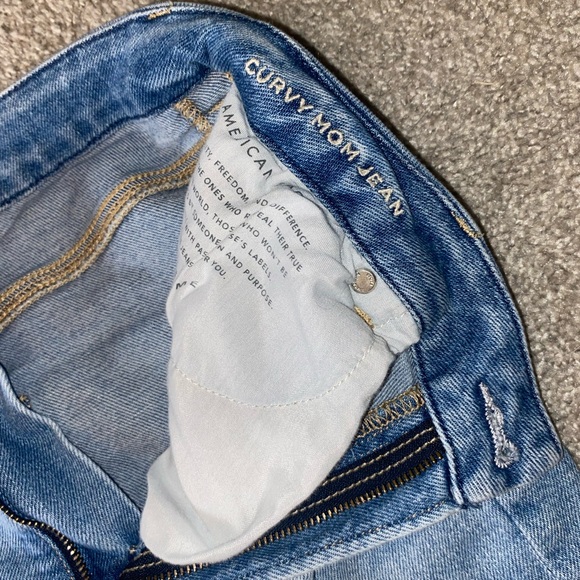 American Eagle Outfitters Curvy Mom Jeans in Light Blue - Picture 3 of 6